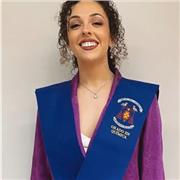Profesora de Química, recién graduada y con máster, perfecta para dar clases a todas las edades